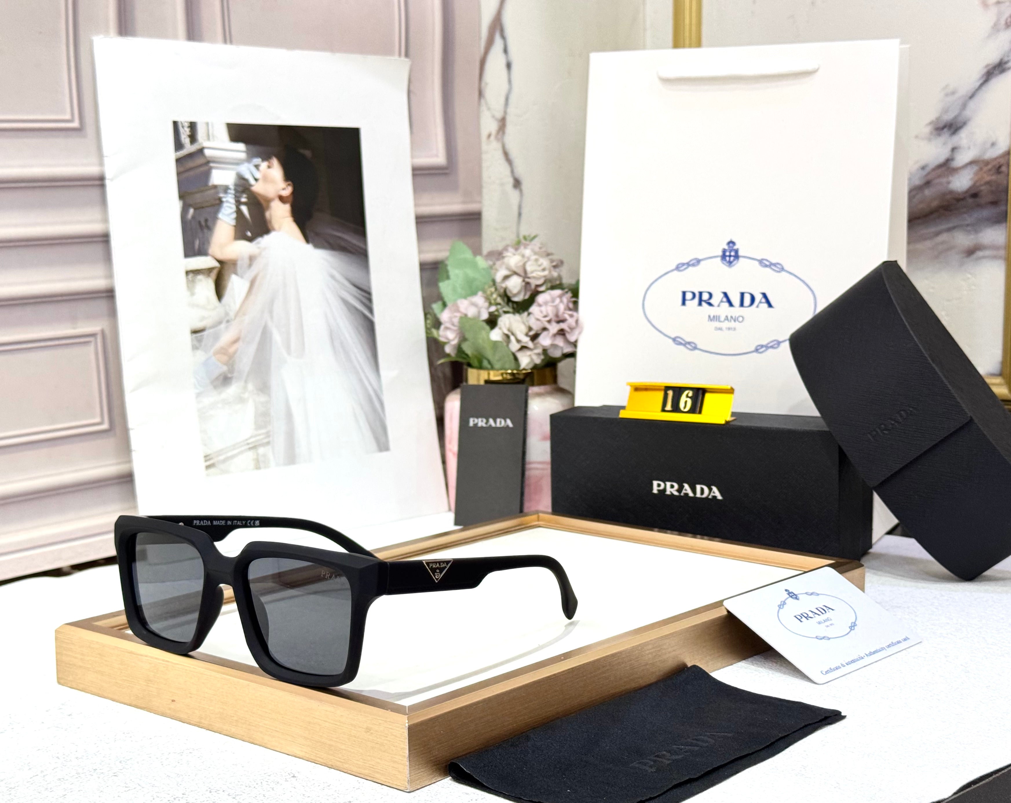 PRADA 16 UNISEX GENERIC