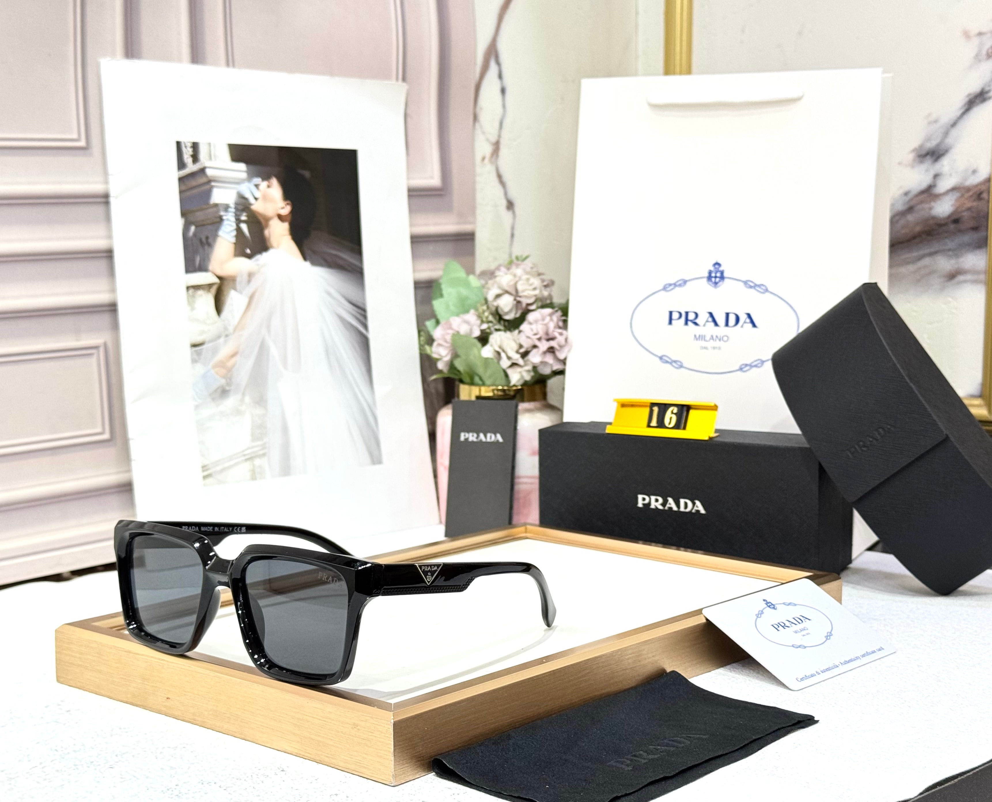 PRADA 16 UNISEX GENERIC