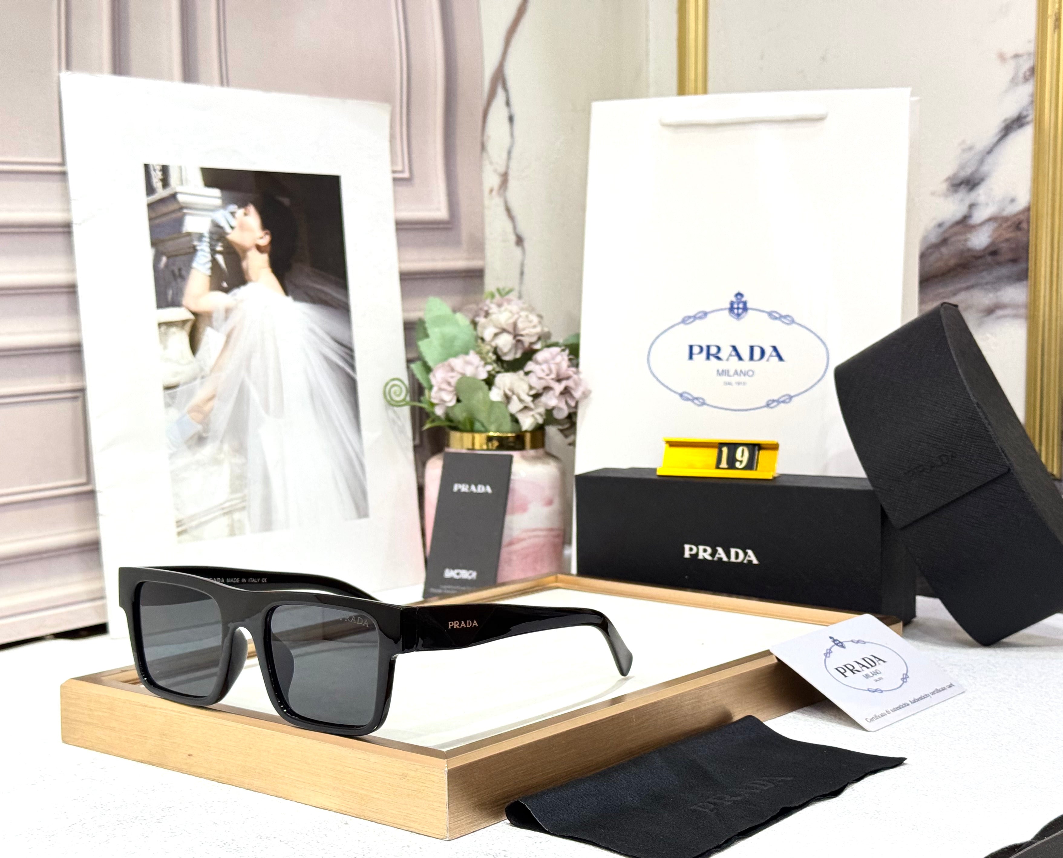 PRADA 19 UNISEX GENERIC