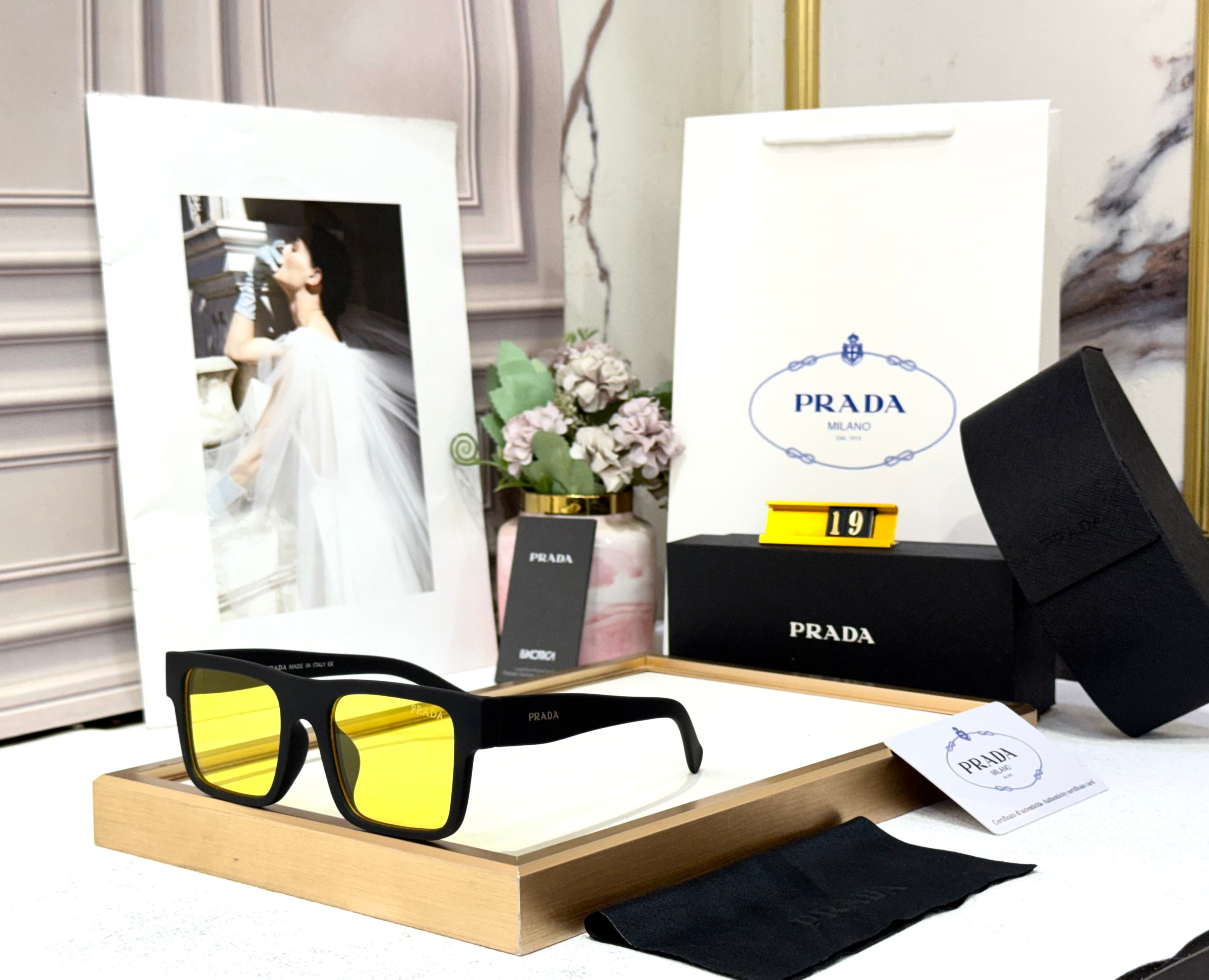 PRADA 19 UNISEX GENERIC
