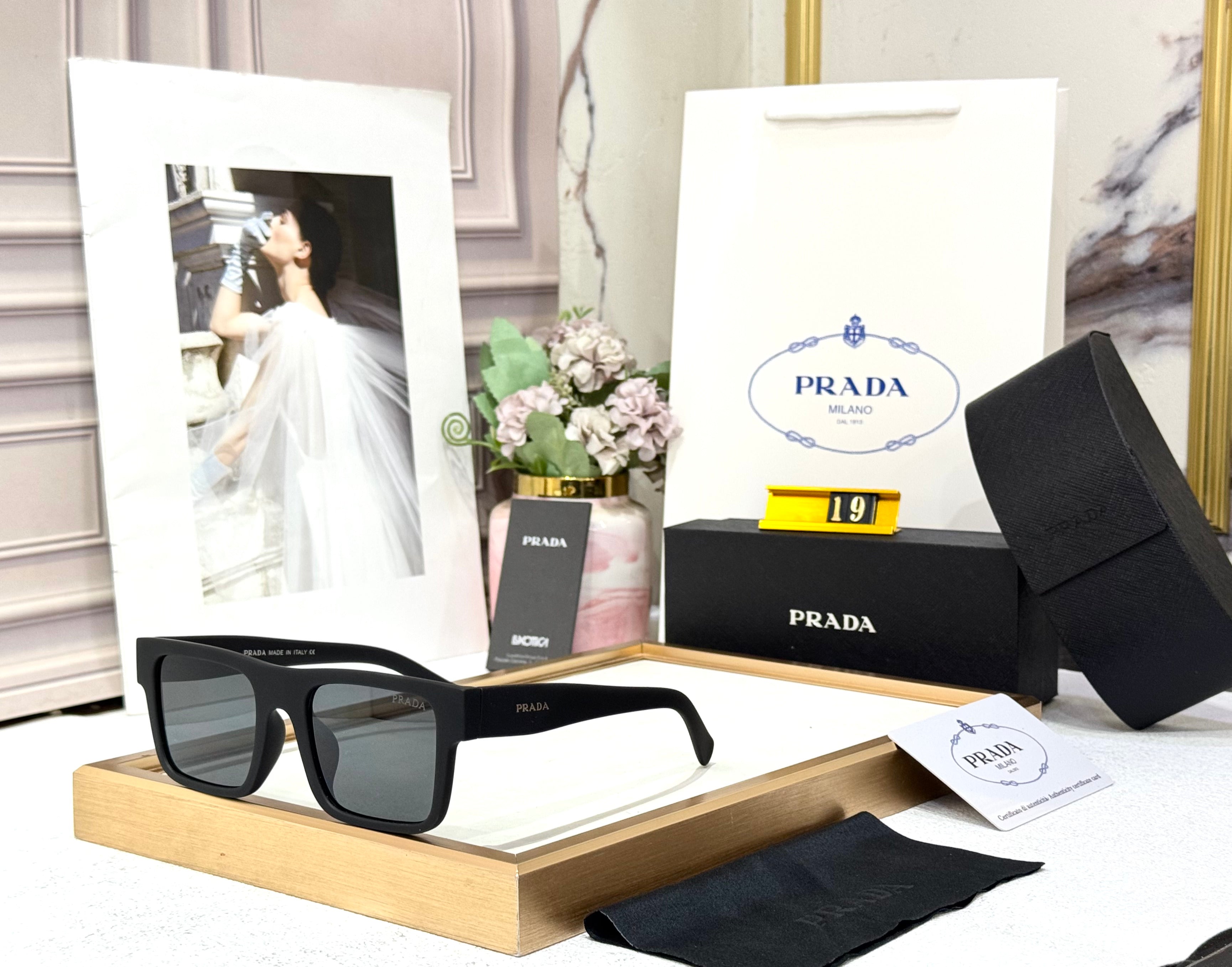 PRADA 19 UNISEX GENERIC