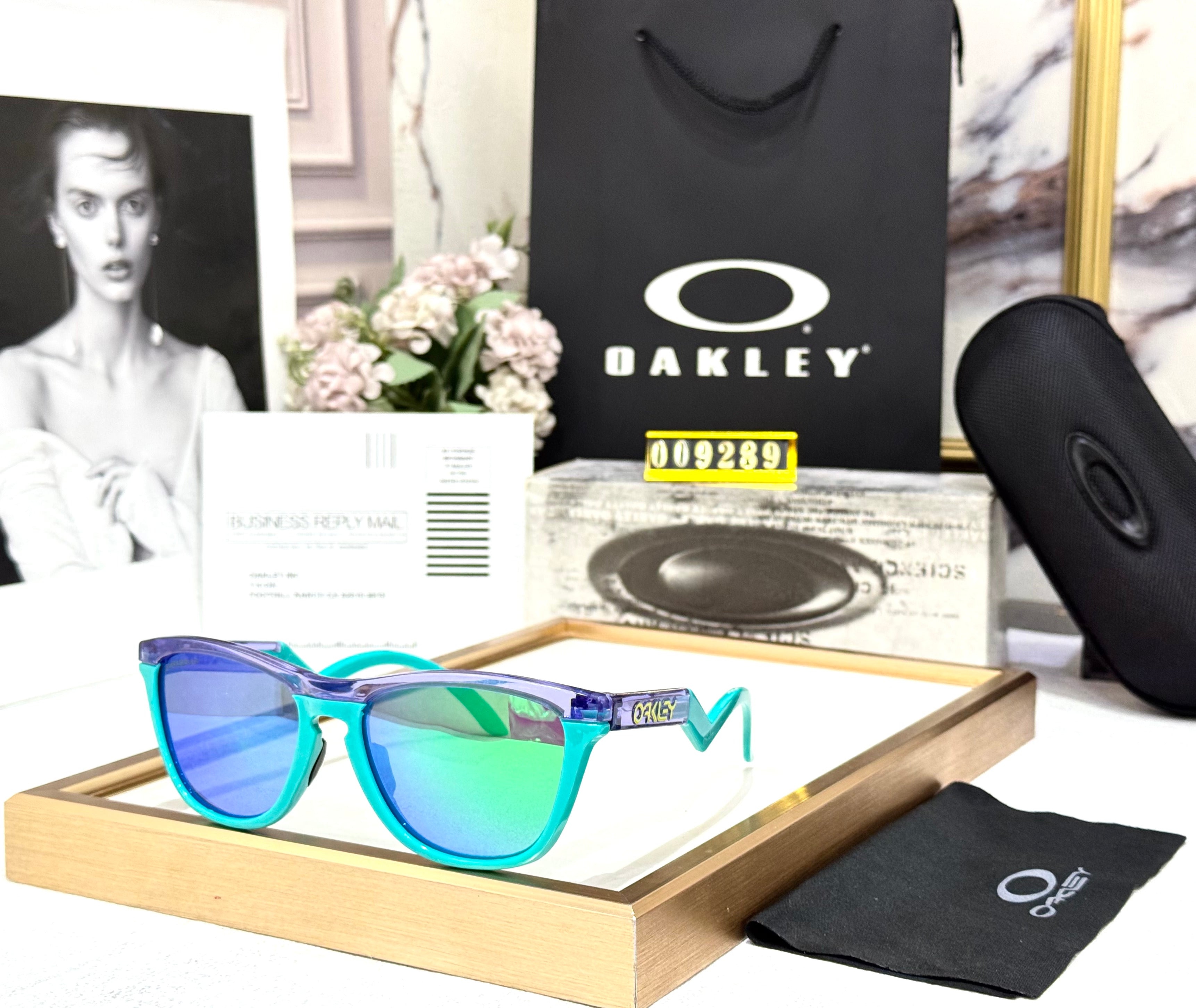 OAKLEY 009289 UNISEX GENERIC